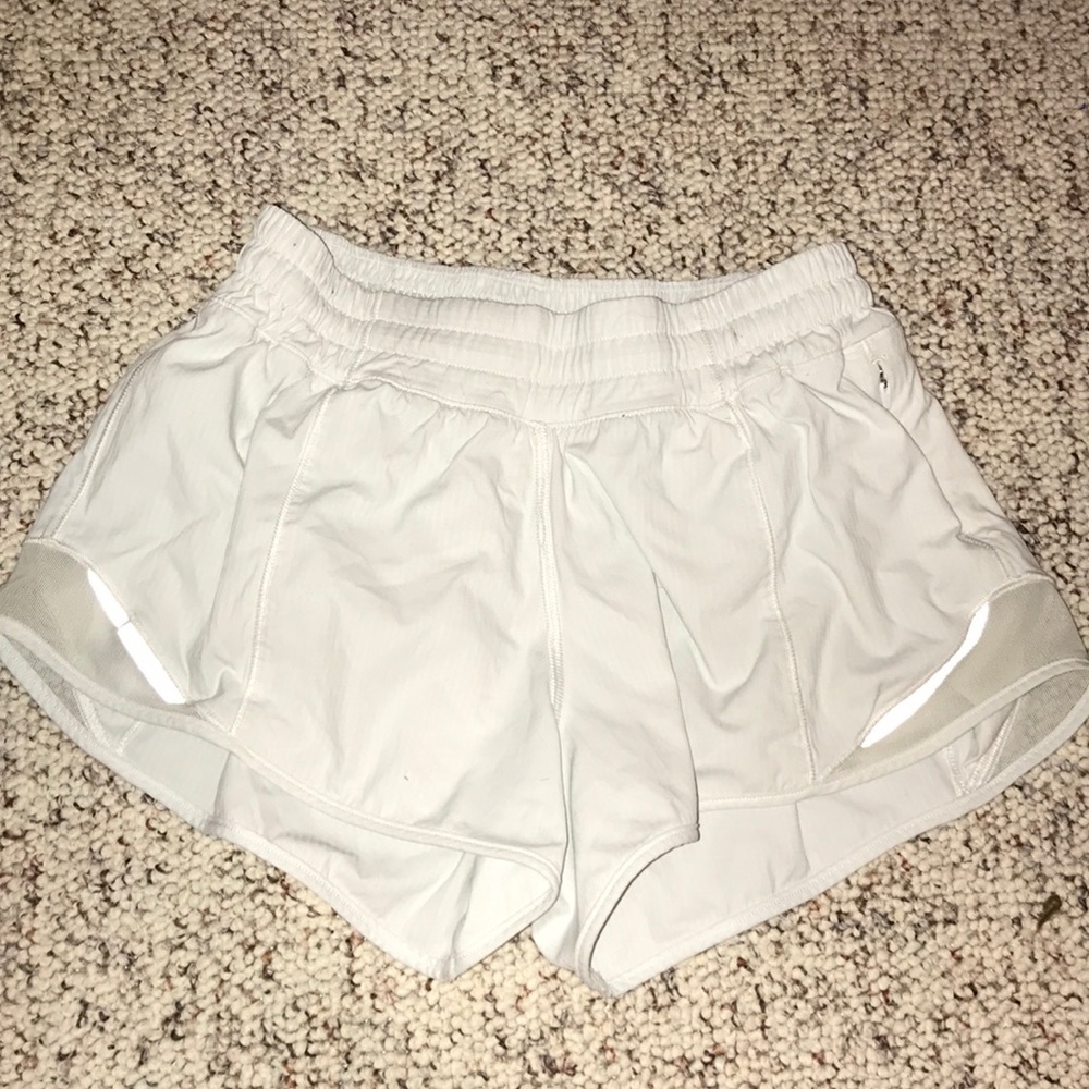 lululemon hotty hot short (2.5)